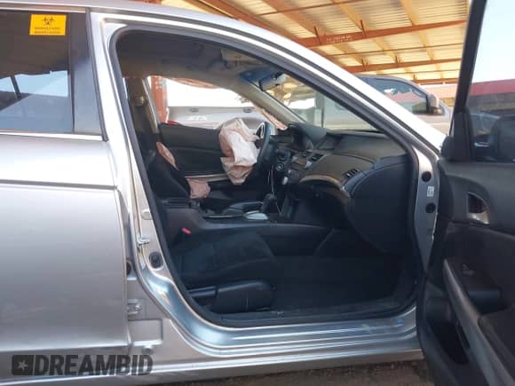 2008 Honda Accord EX z VIN JHMCP26718C061309, wystawiony jako IAAI lot #43315896 z przebiegiem 184 006 mil mil oraz . Historia ofert i sprzedaży dostępna na DreamBid. Obrazek 5.