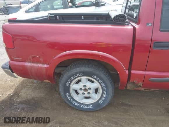 2002 Chevrolet S-10 LS with VIN 1GCDT13WX2K211938, listed as a IAAI auction lot 42710145 with 153,414 mi miles and . Bid and sale history available at DreamBid. Image 6.