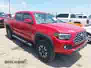2023 Toyota Tacoma SR z VIN 3TMCZ5AN0PM560313, wystawiony jako IAAI lot #42650949 z przebiegiem 27 871 mil mil oraz . Historia ofert i sprzedaży dostępna na DreamBid. Obrazek 1.