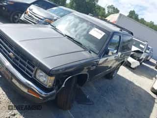 1987 Chevrolet Blazer z VIN 1GNCS18R2H8188749, wystawiony jako IAAI lot #42705290 z przebiegiem 110 735 mil mil oraz . Historia ofert i sprzedaży dostępna na DreamBid. Obrazek 2.
