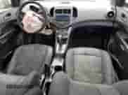 2012 Chevrolet Sonic LT с VIN 1G1JC5SH9C4140825, выставлен на аукционе Copart как лот 70483925 с пробегом 170 022 миль миль и Списание • Salvage title. История ставок и продаж доступна на DreamBid. Изображение 8.