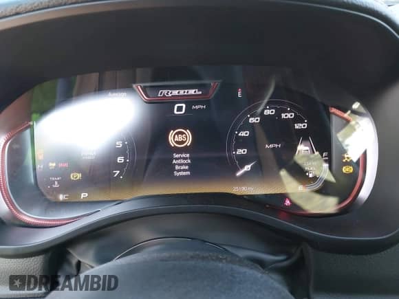 2025 Ram 1500 Rebel z VIN 1C6SRFLP2SN581797, wystawiony jako IAAI lot #43061676 z przebiegiem 25 190 mil mil oraz . Historia ofert i sprzedaży dostępna na DreamBid. Obrazek 7.