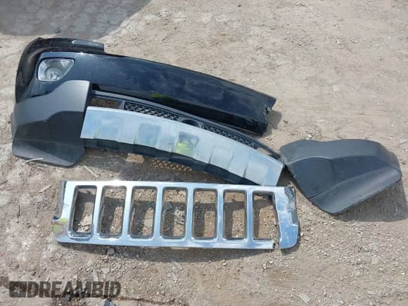 2012 Jeep Grand Cherokee Overland z VIN 1C4RJECT5CC157498, wystawiony jako IAAI lot #42414872 z przebiegiem 133 087 mil mil oraz . Historia ofert i sprzedaży dostępna na DreamBid. Obrazek 12.