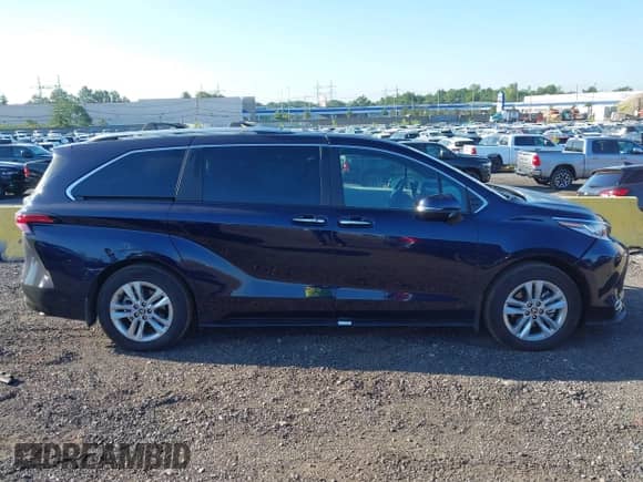 2025 Toyota Sienna Limited с VIN 5TDZSKFC1SS172228, выставлен на аукционе IAAI как лот 42951101 с пробегом 10 641 миль миль и . История ставок и продаж доступна на DreamBid. Изображение 13.