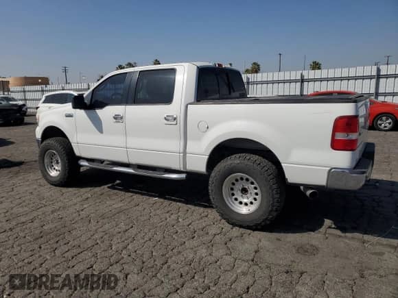 2005 Ford F-150 XLT z VIN 1FTPW12505KD33354, wystawiony jako Copart lot #85120555 z przebiegiem 220 425 mil mil oraz Czysty tytuł • Clean title. Historia ofert i sprzedaży dostępna na DreamBid. Obrazek 2.