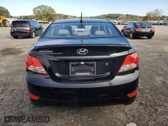 2012 Hyundai Accent GLS z VIN KMHCU4AE0CU118061, wystawiony jako Copart lot #82603045 z przebiegiem 120 429 mil mil oraz Czysty tytuł • Clean title. Historia ofert i sprzedaży dostępna na DreamBid. Obrazek 6.