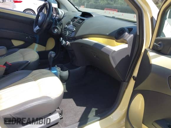 2014 Chevrolet Spark LS с VIN KL8CB6S93EC448706, выставлен на аукционе IAAI как лот 43077571 с пробегом 128 971 миль миль и . История ставок и продаж доступна на DreamBid. Изображение 5.