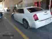 2015 Chrysler 300 Limited z VIN 2C3CCAAG8FH806926, wystawiony jako IAAI lot #42949936 z przebiegiem 128 900 mil mil oraz . Historia ofert i sprzedaży dostępna na DreamBid. Obrazek 3.