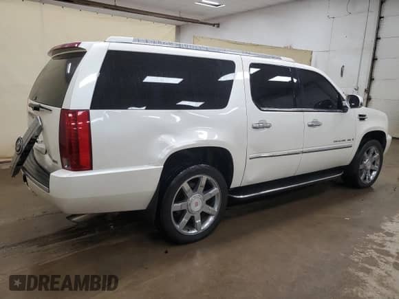 2007 Cadillac Escalade ESV z VIN 1GYFK66877R419158, wystawiony jako Copart lot #57722715 z przebiegiem Nie podano mil oraz Czysty tytuł • Clean title. Historia ofert i sprzedaży dostępna na DreamBid. Obrazek 3.