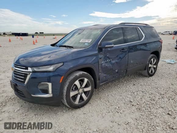 2022 Chevrolet Traverse LT z VIN 1GNERHKW5NJ132143, wystawiony jako Copart lot #66302765 z przebiegiem 24 023 mil mil oraz Szkoda całkowita • Salvage title. Historia ofert i sprzedaży dostępna na DreamBid. Obrazek 1.