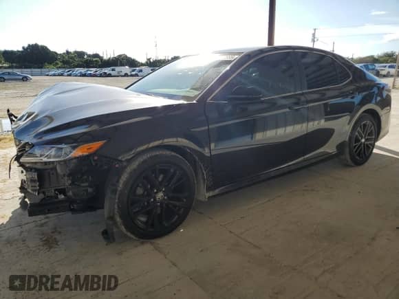 2023 Toyota Camry LE z VIN 4T1C11AK4PU743873, wystawiony jako Copart lot #89570885 z przebiegiem 19 760 mil mil oraz Nie do naprawy • Non repairable. Historia ofert i sprzedaży dostępna na DreamBid. Obrazek 1.