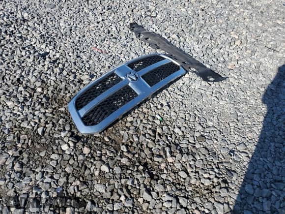 2019 Ram 1500 SLT z VIN 1C6RR6TT5KS512275, wystawiony jako Copart lot #69284315 z przebiegiem 141 288 mil mil oraz Szkoda całkowita • Salvage title. Historia ofert i sprzedaży dostępna na DreamBid. Obrazek 12.