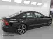 2024 Volvo S60 Plus Dark Theme z VIN 7JRL12FL4RG290255, wystawiony jako Copart lot #71769795 z przebiegiem 23 069 mil mil oraz Czysty tytuł • Clean title. Historia ofert i sprzedaży dostępna na DreamBid. Obrazek 3.