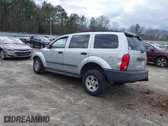 2005 Dodge Durango SXT z VIN 1D4HD38N95F506717, wystawiony jako IAAI lot #41737887 z przebiegiem 272 149 mil mil oraz . Historia ofert i sprzedaży dostępna na DreamBid. Obrazek 3.