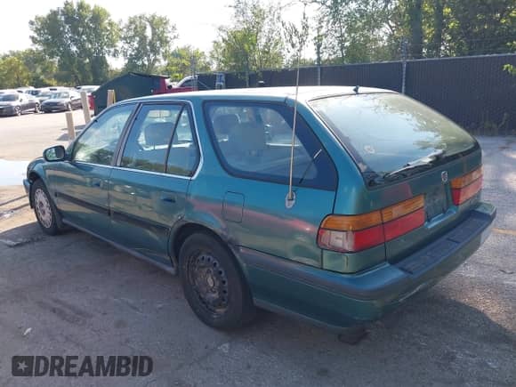1993 Honda Accord with VIN 1HGCB9756PA008980, listed as a IAAI auction lot 43274955 with 184,912 mi miles and . Bid and sale history available at DreamBid. Image 3.