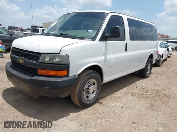 2008 Chevrolet Express Passenger z VIN 1GAHG35K481188451, wystawiony jako IAAI lot #42494360 z przebiegiem 285 303 mil mil oraz . Historia ofert i sprzedaży dostępna na DreamBid. Obrazek 2.