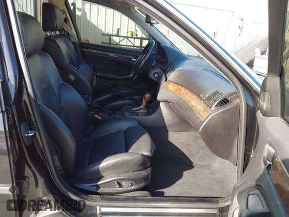 2004 BMW 3 Series 325i с VIN WBAEN33494PC13033, выставлен на аукционе IAAI как лот 43529990 с пробегом 156 226 миль миль и . История ставок и продаж доступна на DreamBid. Изображение 5.