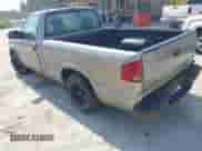 2003 Chevrolet S-10 LS с VIN 1GCCS14H038188439, выставлен на аукционе IAAI как лот 42543738 с пробегом 185 862 миль миль и . История ставок и продаж доступна на DreamBid. Изображение 3.