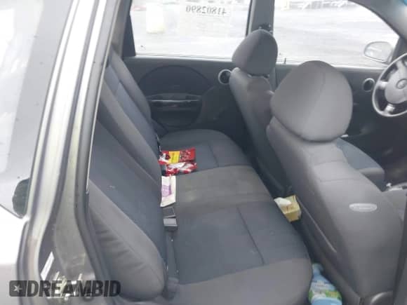 2008 Chevrolet Aveo LS z VIN KL1TD66658B110470, wystawiony jako IAAI lot #41802890 z przebiegiem 116 376 mil mil oraz . Historia ofert i sprzedaży dostępna na DreamBid. Obrazek 8.