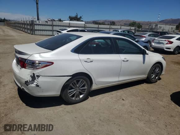 2015 Toyota Camry SE z VIN 4T1BF1FK6FU901540, wystawiony jako Copart lot #67824065 z przebiegiem 120 485 mil mil oraz Szkoda całkowita • Salvage title. Historia ofert i sprzedaży dostępna na DreamBid. Obrazek 3.