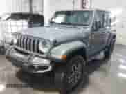 2024 Jeep Wrangler Sahara с VIN 1C4PJXEG9RW355379, выставлен на аукционе IAAI как лот 41409782 с пробегом 921 миль миль и . История ставок и продаж доступна на DreamBid. Изображение 2.