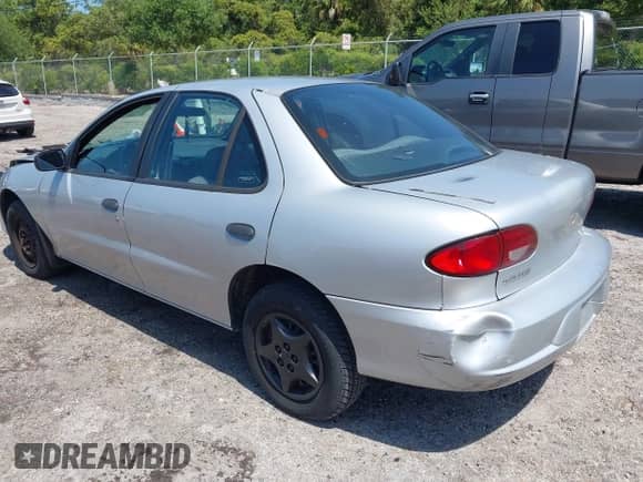 2001 Chevrolet Cavalier z VIN 1G1JC524117393646, wystawiony jako IAAI lot #42184210 z przebiegiem 152 407 mil mil oraz . Historia ofert i sprzedaży dostępna na DreamBid. Obrazek 3.