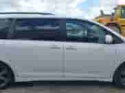 2015 Toyota Sienna SE with VIN 5TDXK3DC9FS669405, listed as a IAAI auction lot 42590910 with 82,127 mi miles and . Bid and sale history available at DreamBid. Image 14.