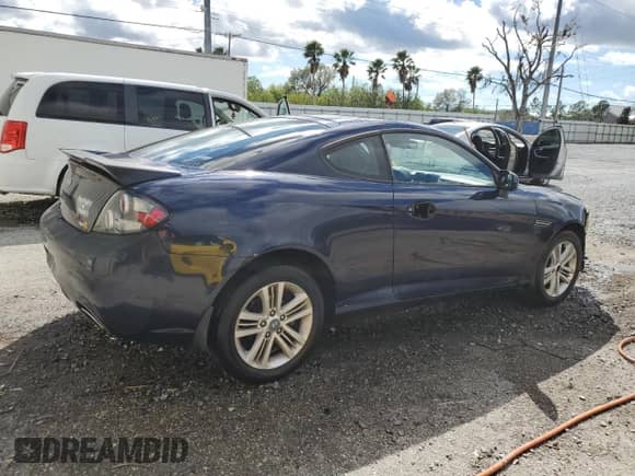 2008 Hyundai Tiburon GS z VIN KMHHM66D18U295484, wystawiony jako Copart lot #46948045 z przebiegiem 107 959 mil mil oraz Szkoda całkowita • Salvage title. Historia ofert i sprzedaży dostępna na DreamBid. Obrazek 3.