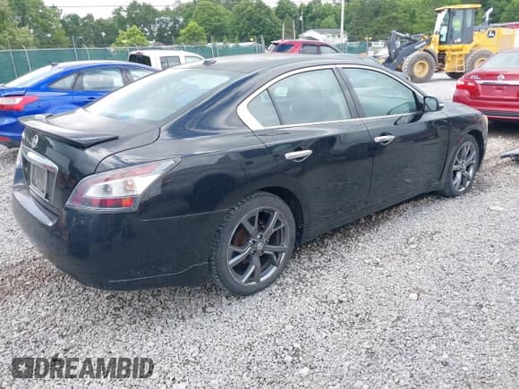 2014 Nissan Maxima SV z VIN 1N4AA5AP6EC493365, wystawiony jako IAAI lot #42701081 z przebiegiem 291 022 mil mil oraz . Historia ofert i sprzedaży dostępna na DreamBid. Obrazek 4.