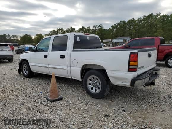 2006 GMC Sierra 1500 SLE2 with VIN 2GTEC13T761136390, listed as a Copart auction lot 85694404 with 357,349 mi miles and Salvage title. Bid and sale history available at DreamBid. Image 2.