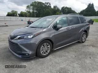2025 Toyota Sienna XLE with VIN 5TDYRKEC5SS225697, listed as a Copart auction lot 68837635 with 19,057 mi miles and Salvage title. Bid and sale history available at DreamBid. Image 1.