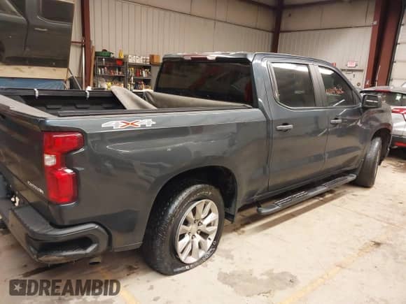 2020 Chevrolet Silverado 1500 Custom с VIN 1GCPYBEK2LZ272823, выставлен на аукционе IAAI как лот 41655861 с пробегом 96 583 миль миль и . История ставок и продаж доступна на DreamBid. Изображение 13.