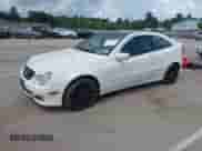 2005 Mercedes-Benz C 230 Kompressor z VIN WDBRN40J65A691009, wystawiony jako IAAI lot #42763934 z przebiegiem 163 633 mil mil oraz . Historia ofert i sprzedaży dostępna na DreamBid. Obrazek 2.