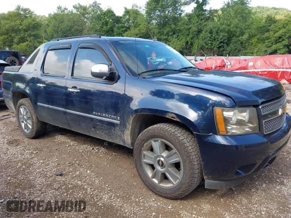 2009 Chevrolet Avalanche LTZ z VIN 3GNFK32089G229223, wystawiony jako IAAI lot #42824520 z przebiegiem 198 716 mil mil oraz . Historia ofert i sprzedaży dostępna na DreamBid. Obrazek 1.