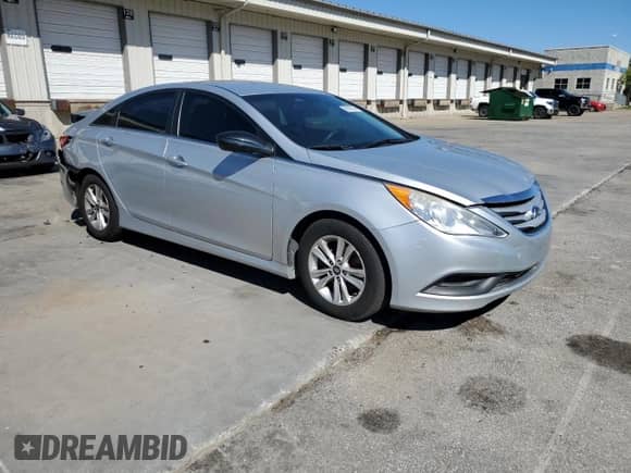 2014 Hyundai Sonata GLS z VIN 5NPEB4AC6EH847017, wystawiony jako Copart lot #86057645 z przebiegiem 156 020 mil mil oraz Szkoda całkowita • Salvage title. Historia ofert i sprzedaży dostępna na DreamBid. Obrazek 4.