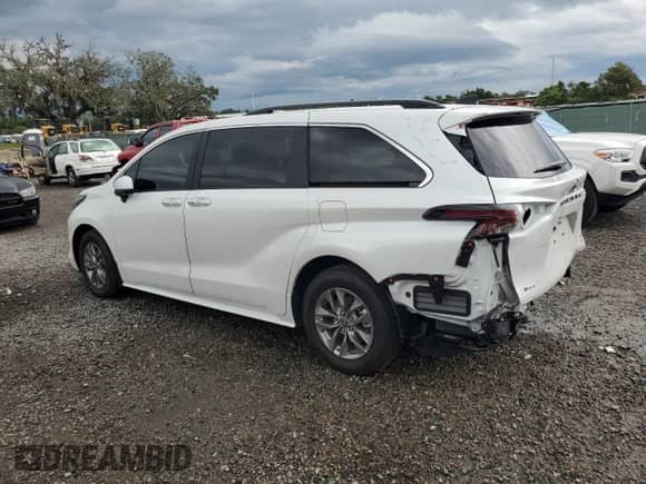 2025 Toyota Sienna XLE z VIN 5TDYRKEC6SS240824, wystawiony jako Copart lot #80746115 z przebiegiem 8 891 mil mil oraz Szkoda całkowita • Salvage title. Historia ofert i sprzedaży dostępna na DreamBid. Obrazek 2.