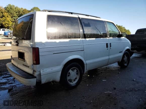 2000 Chevrolet Astro с VIN 1GNDM19W8YB158337, выставлен на аукционе Copart как лот 77418574 с пробегом Не указан миль и Списание • Salvage title. История ставок и продаж доступна на DreamBid. Изображение 3.
