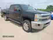 2015 Chevrolet Silverado 2500HD LT z VIN 1GC1KVE88FF599973, wystawiony jako IAAI lot #42159154 z przebiegiem 83 987 mil mil oraz . Historia ofert i sprzedaży dostępna na DreamBid. Obrazek 1.
