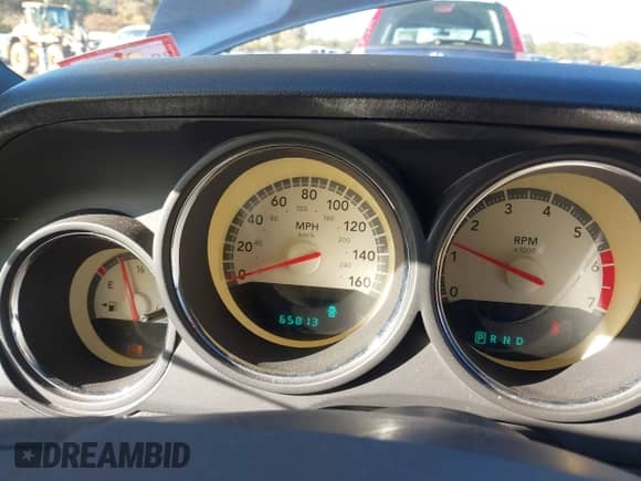 2010 Dodge Challenger R/T z VIN 2B3CJ5DT5AH139289, wystawiony jako IAAI lot #43418767 z przebiegiem 65 813 mil mil oraz . Historia ofert i sprzedaży dostępna na DreamBid. Obrazek 7.