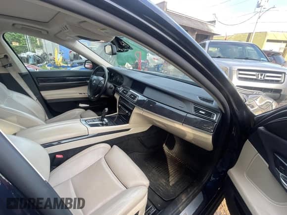 2010 BMW 7 Series 750Li xDrive with VIN WBAKC8C52ACY68181, listed as a Copart auction lot 69687175 with 164,467 mi miles and Clean title. Bid and sale history available at DreamBid. Image 5.