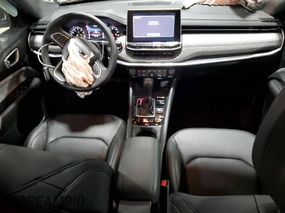 2024 Jeep Compass Latitude Lux с VIN 3C4NJDFN4RT169614, выставлен на аукционе Copart как лот 54626595 с пробегом 2 461 миль миль и Списание • Salvage title. История ставок и продаж доступна на DreamBid. Изображение 8.