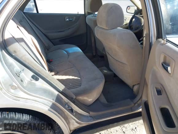 1998 Honda Accord LX z VIN 1HGCG1648WA069919, wystawiony jako IAAI lot #41685395 z przebiegiem 210 163 mil mil oraz . Historia ofert i sprzedaży dostępna na DreamBid. Obrazek 8.