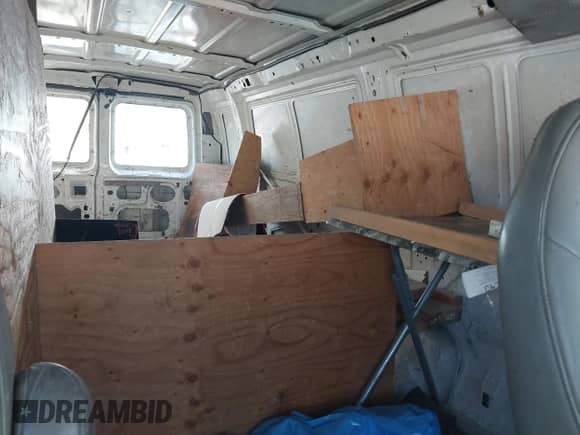 2005 Ford Econoline Cargo с VIN 1FTNS24L15HA55534, выставлен на аукционе IAAI как лот 41371821 с пробегом Не указан миль и . История ставок и продаж доступна на DreamBid. Изображение 8.