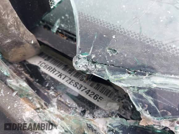 2014 Ram 1500 Express z VIN 1C6RR7KT7ES374265, wystawiony jako IAAI lot #43299786 z przebiegiem 173 436 mil mil oraz . Historia ofert i sprzedaży dostępna na DreamBid. Obrazek 9.