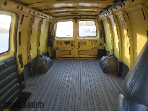 2002 Chevrolet City Express Cargo с VIN 1GCHG39RX21114246, выставлен на аукционе Copart как лот 74521734 с пробегом Не указан миль и Чистый • Clean title. История ставок и продаж доступна на DreamBid. Изображение 10.