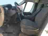 2023 Ram ProMaster Cargo z VIN 3C6MRVJG9PE554470, wystawiony jako Copart lot #44228715 z przebiegiem Nie podano mil oraz Szkoda całkowita • Salvage title. Historia ofert i sprzedaży dostępna na DreamBid. Obrazek 7.