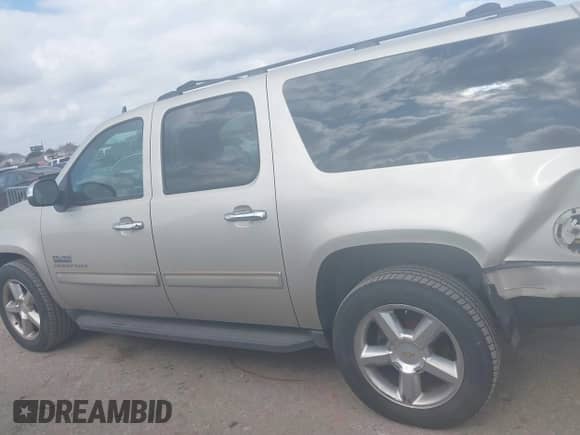 2013 Chevrolet Suburban LS с VIN 1GNSCHE01DR152210, выставлен на аукционе IAAI как лот 41528484 с пробегом 206 666 миль миль и . История ставок и продаж доступна на DreamBid. Изображение 14.