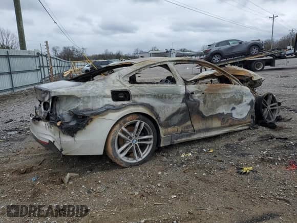 2018 BMW 4 Series 430i z VIN WBA4W3C57JAC97367, wystawiony jako Copart lot #49962005 z przebiegiem Nie podano mil oraz Nie do naprawy • Non repairable. Historia ofert i sprzedaży dostępna na DreamBid. Obrazek 3.