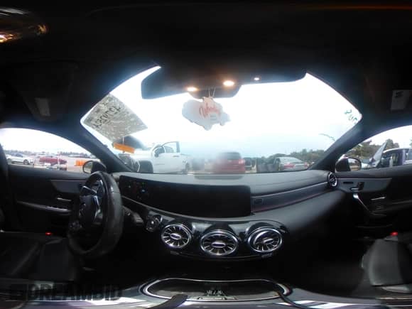 2020 Mercedes-Benz CLA 250 z VIN WDD5J4GB0LN040433, wystawiony jako IAAI lot #42792524 z przebiegiem 62 419 mil mil oraz . Historia ofert i sprzedaży dostępna na DreamBid. Obrazek 18.