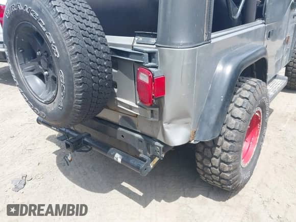 2001 Jeep Wrangler SE with VIN 1J4FA29P01P305939, listed as a IAAI auction lot 42624451 with 170,315 mi miles and . Bid and sale history available at DreamBid. Image 6.